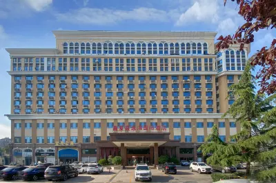 Xinfusheng Yihai International Hotel فنادق في تشينغ داو