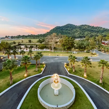 Grand Lord Hotel & Residence Отели рядом с достопримечательностью «Кхао Чи Чан»