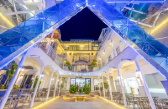 OLD FRIEND QI SHE Sanya Yalong Bay Bohou Village Store