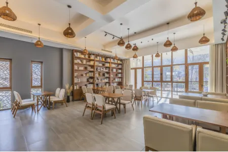 Shijiazhuang Pingshan Golden Benzhai Hotel Отели рядом с достопримечательностью «Hongya Valley»