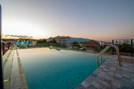 WE Terminal Hotel Отели рядом с достопримечательностью «Пинг»