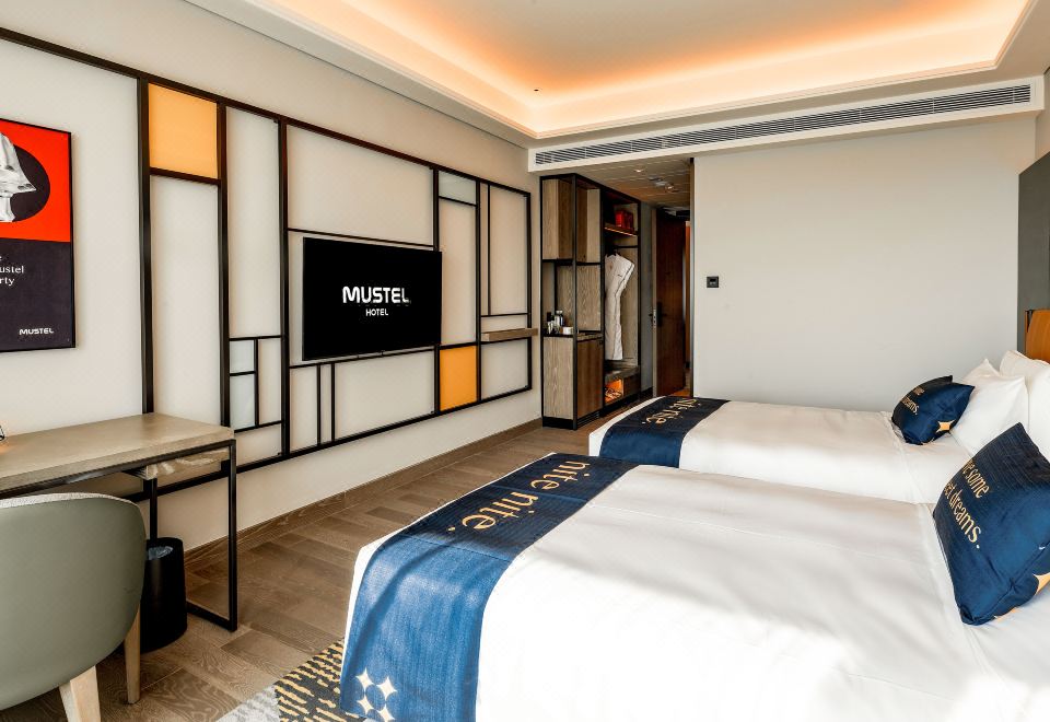 2. 무스텔 호텔 베..