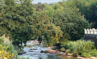 Gexianshan Riverside Inn