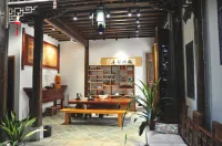 Jianshui First Line Tian Inn