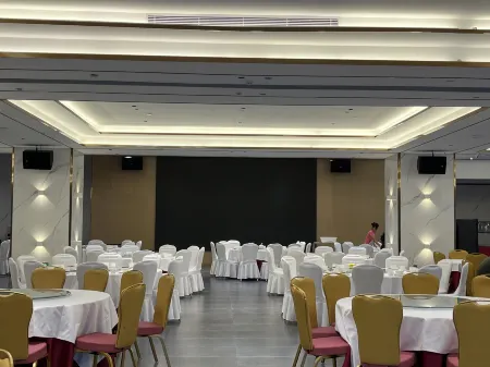 Zhuhai New Aolin Apartment (Tangjiawan Station) Отели рядом с достопримечательностью «Zhuhai Branch of Beijing Normal University Dormitory»