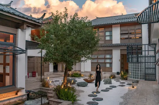 Baiyue Xiang: Private Onsen & Vintage Villa (South Gate, Lijiang)