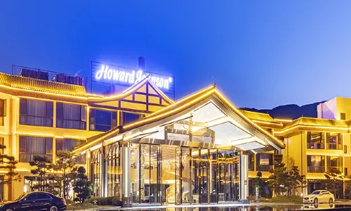 Howard Johnson Lake Serenity hot springs hotel Xichang