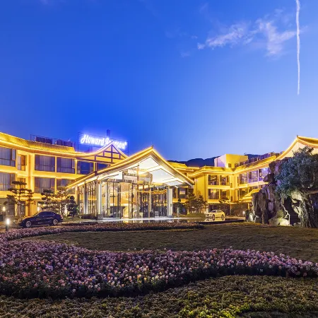 Howard Johnson Lake Serenity hot springs hotel Xichang