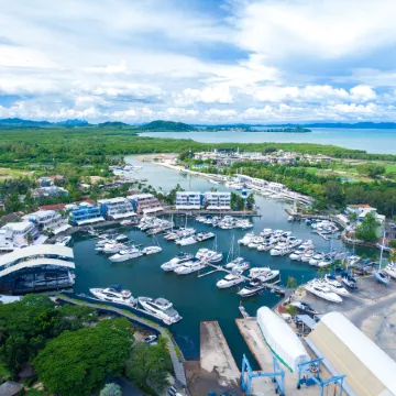NH Boat Lagoon Phuket Resort Отели рядом с достопримечательностью «Ват Си Сунтхон»