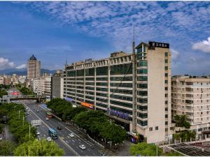 Elong Hotel (Zhaoqing Qixingyan Archway Plaza)