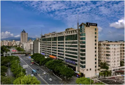 Yilong Hotel (Zhaoqing Qixingyan Archway Plaza)