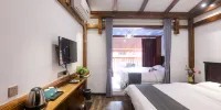 Yizhu Qingfeng Homestay (Zhangjiajie Wulingyuan Logo Gate Forest Park Branch) - Breeze Building B Manxing Family Room With Balcony