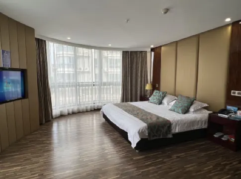 บิสซิเนสโฮเต็ล โกลเด้นเบย์ โรงแรมใกล้พื้นที่การค้าซานเซียวโข้ว