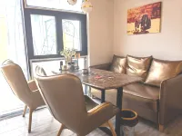 Walking Road Book Courtyard - Homestays