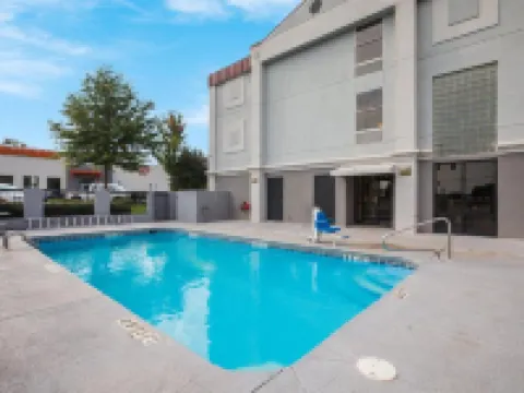 レッド ルーフ イン & スイーツ ニューナン ニューナンのホテル