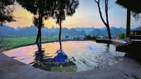 Fengsan Holiday Inn - Hot Springs