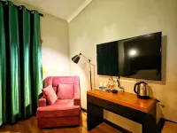 Xingyi Yunshang Garden Homestay (Wanfenglin Xiangchou Market)