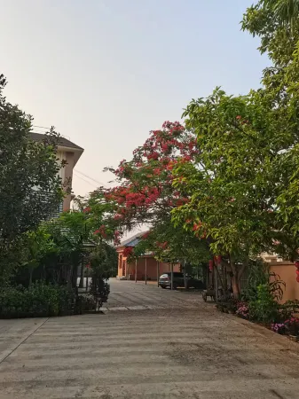 Jinghong Duoli Inn Отели рядом с достопримечательностью «Menghanman Tingfota Temple»