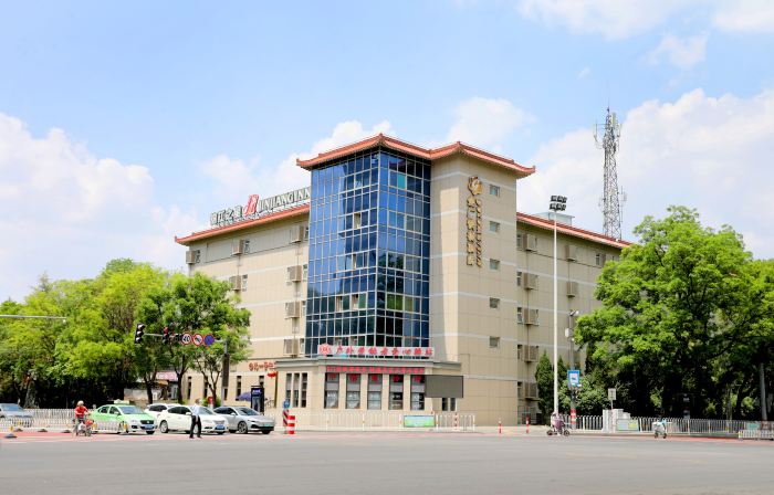 Jinjiang Inn (Bayi Square)