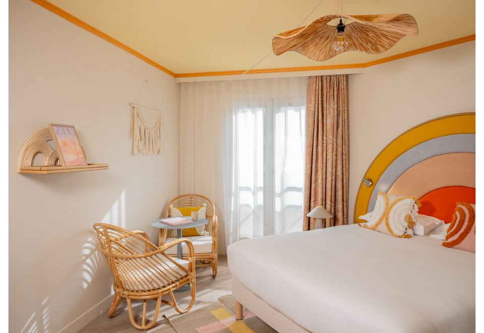 5. 호텔 아포지아 ..