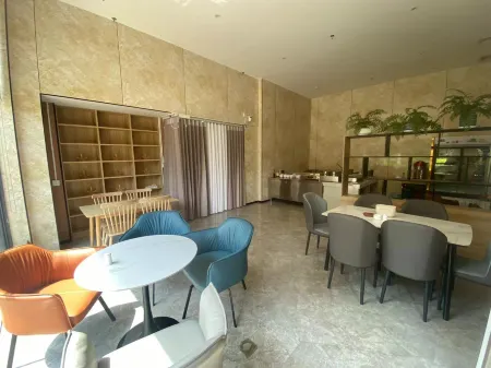 Elong R.YUN Hotel (Dali Xiangyun Xiangcheng Zhonggulou) Отели рядом с достопримечательностью «Xianghe Square»