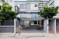 Seven bedroom pool village (summer villa) Hotels near Chulalongkorn University