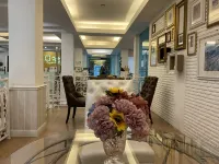 Gallery Lake View Hotel