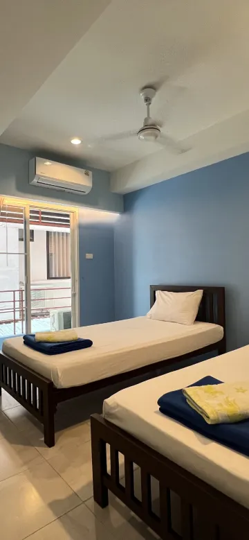 ห้องเตียงคู่พร้อมแอร์