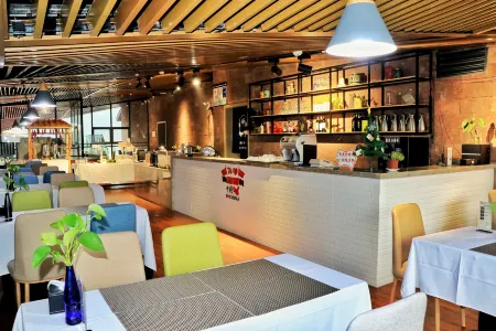 Raofoge Resort Hotel Отели рядом с достопримечательностью «Xixiang Pool (Bathing Elephant Pool)»