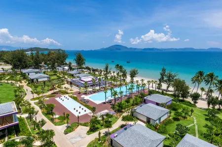 TTC Van Phong Bay Resort Отели рядом с достопримечательностью «Hoa Lan Island Resort»