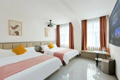 Lexiang Smart Cinema Homestay (Yanji Water Market Xishichang) Hotels near People's Park - Xiaoduntai Ruins