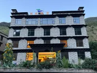 稲城榮耀ホテル Langjiling Temple of Gongga周辺のホテル