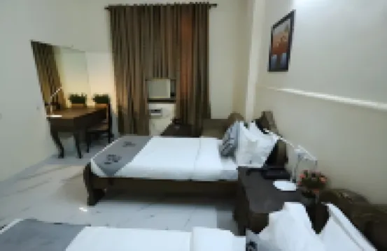 Hotel Shree Sai Dham Near New Delhi Railway Station, Paharganj