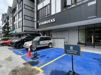 Hotel Brynton at Cameron Centrum Mall - parking