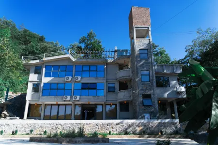 Bairan Pinqi Resort Отели рядом с достопримечательностью «Ziyun Getu River Scenic Spot»