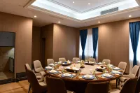 Sunshine Holiday Hotel