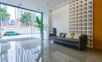 Rongzhu B&B (Chengdu East Station East Square Branch)