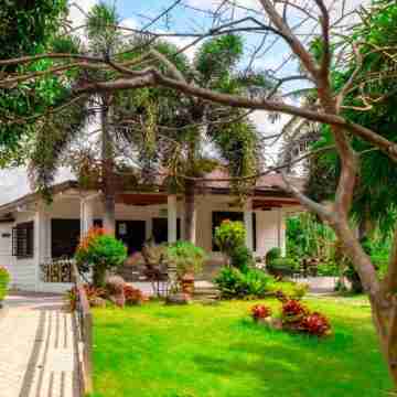 OYO1005 Patio Buendia Farm Resort Hotel Exterior