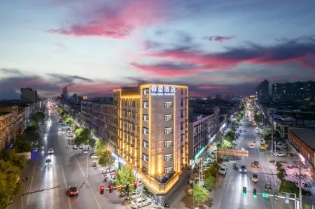 Xihua Yangwang Hotel (Shangyi Republic of China Style City) Отели рядом с достопримечательностью «Jizi Reading Platform»