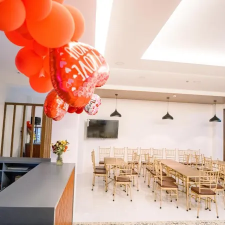 Spotlight Hotel near Hundred Islands Wharf