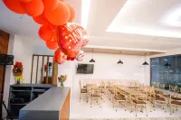 Spotlight Hotel near Hundred Islands Wharf