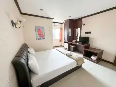 Baiboon Grand Hotel Hotel in zona Wat Pa Phutthayan
