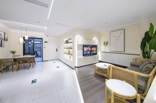 Muqi Jiushe Design B&B (Longyan Railway Station Minxi Trading City)