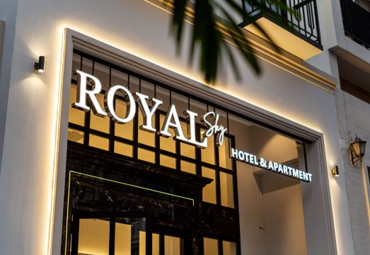 8. 더 로열 스카이..