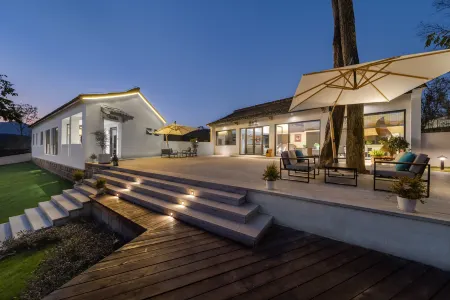 Yinju Life in Baimiwan Отели рядом с достопримечательностью «Little Tianzhu Temple»