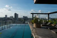 Hak Huot Hotel - Pools