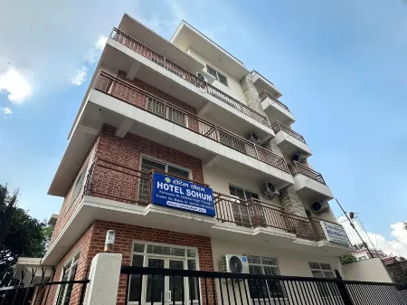 Hotel Sohum Отели рядом с достопримечательностью «Trailokya Mohan Narayan Temple»