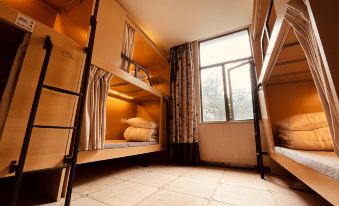 Jarvis Youth Hostel(The Bund &YuGarden)