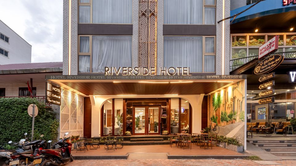 Riverside Hotel