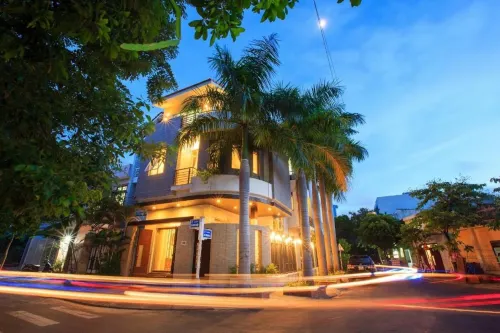 Kim’s House  Entire Villa 6-BR Near My Khe Beach